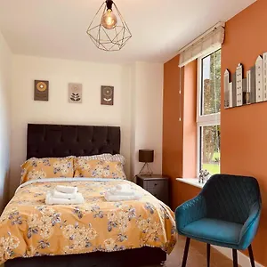  Holiday home Cheerful 2-bed Townhouse In With Parking United Kingdom